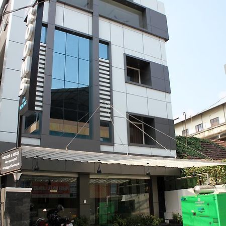 Collection O 8267 Galaxy Inn Kochi Exterior foto