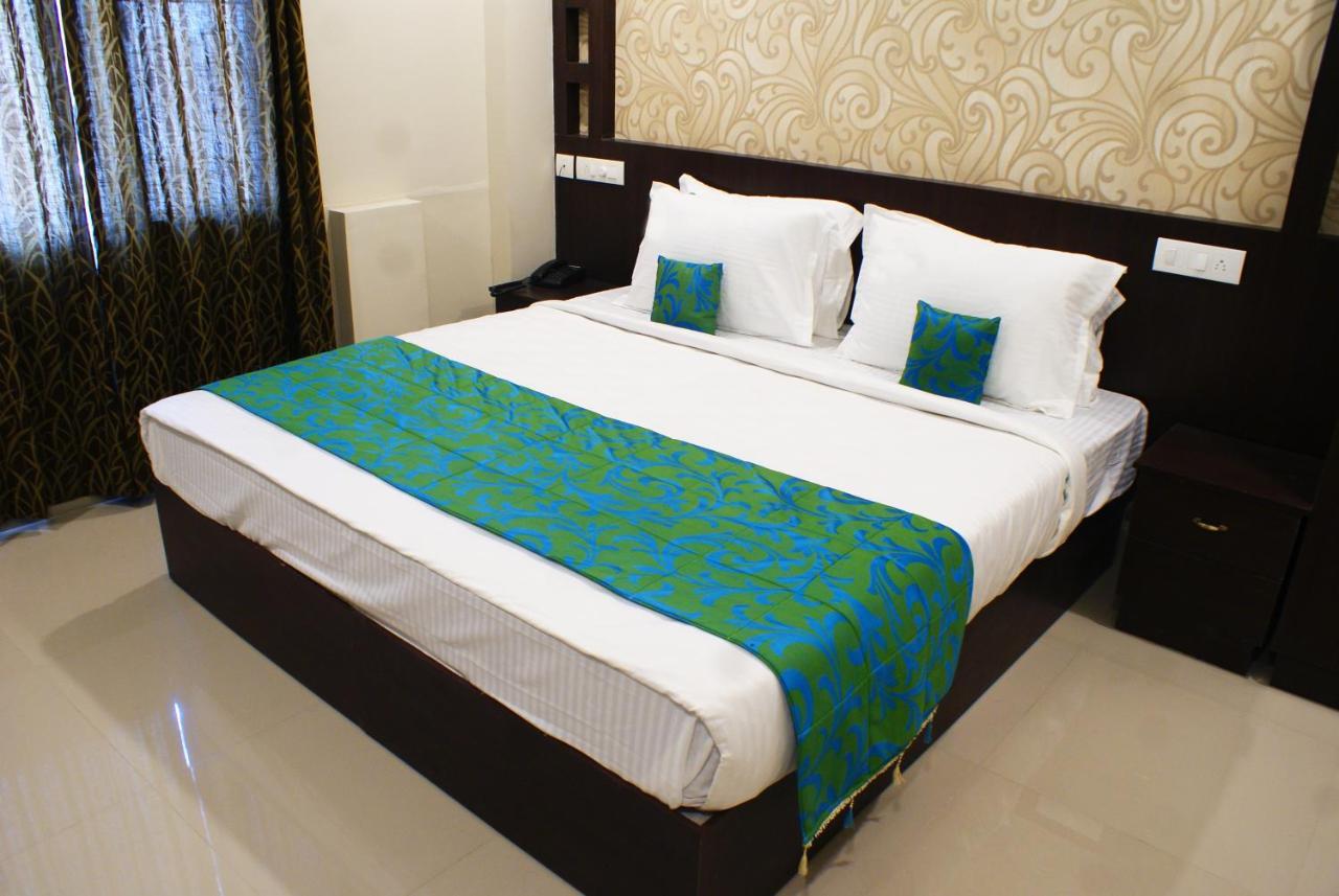 Collection O 8267 Galaxy Inn Kochi Exterior foto