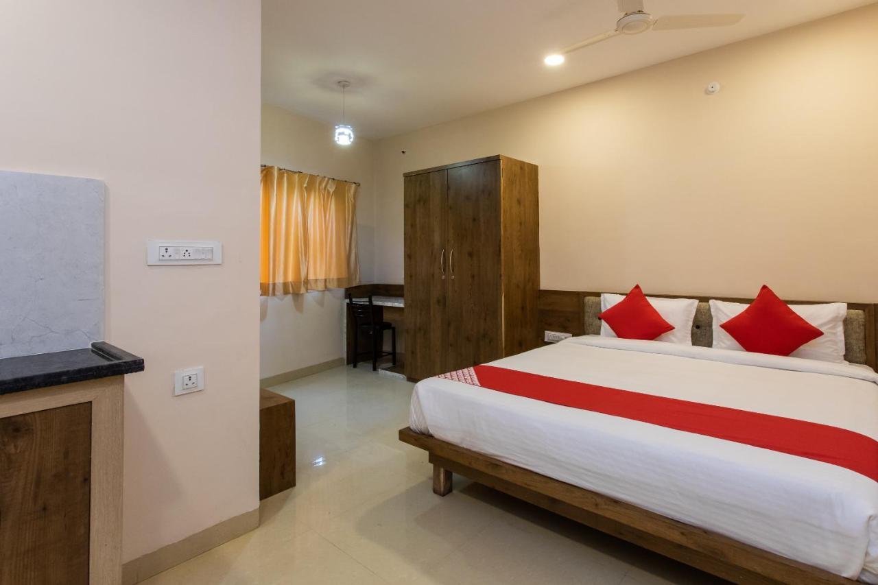 Collection O 8267 Galaxy Inn Kochi Exterior foto