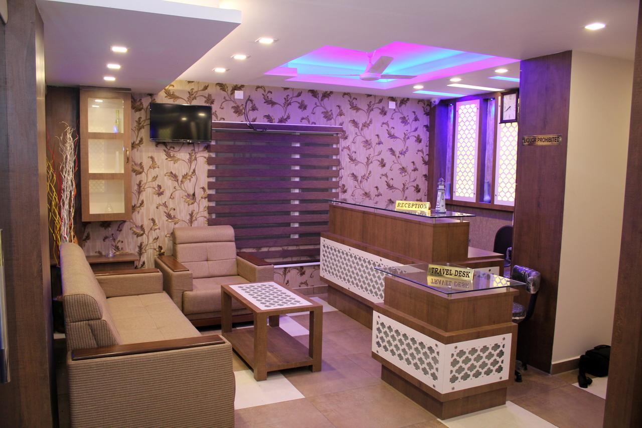 Collection O 8267 Galaxy Inn Kochi Exterior foto